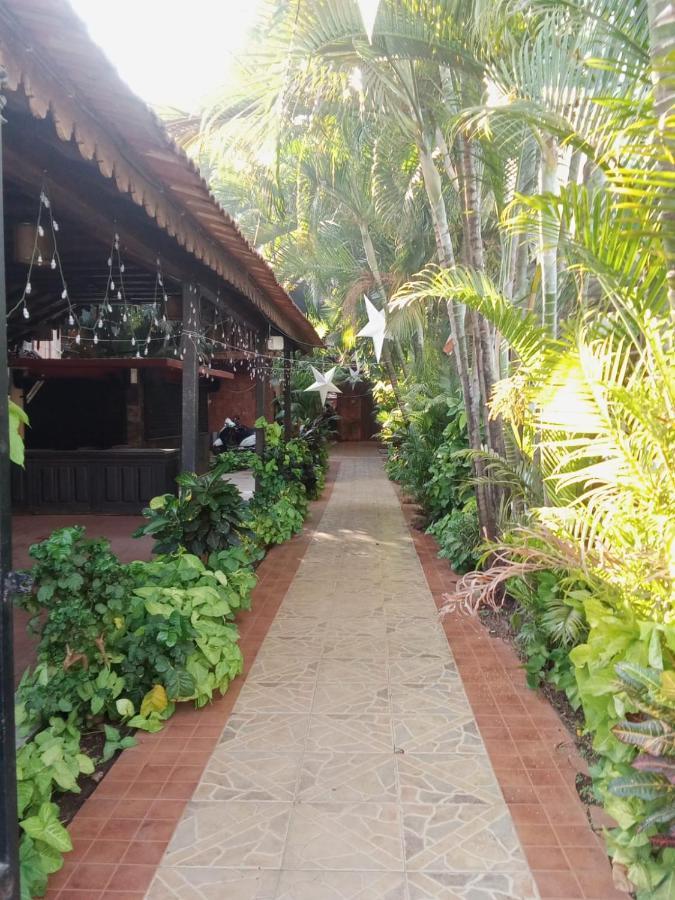 Sea Breeze Inn, Calangute Goa Exteriör bild